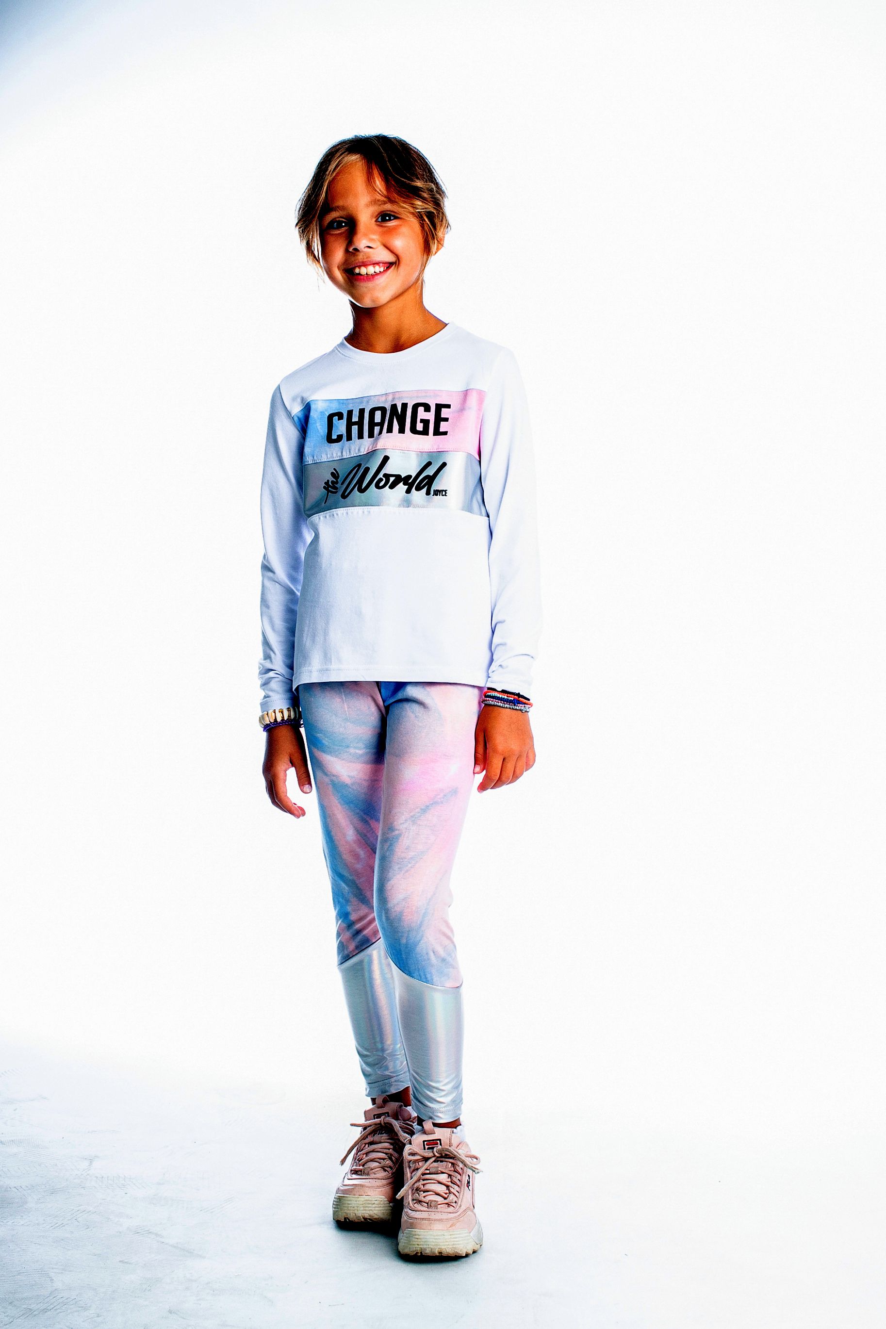 Dívčí souprava s legínami a tričkem "CHANGE THE WORLD"/Fialová, bílá Barva: Bílá, Velikost: vel. 6 (114/120 cm)