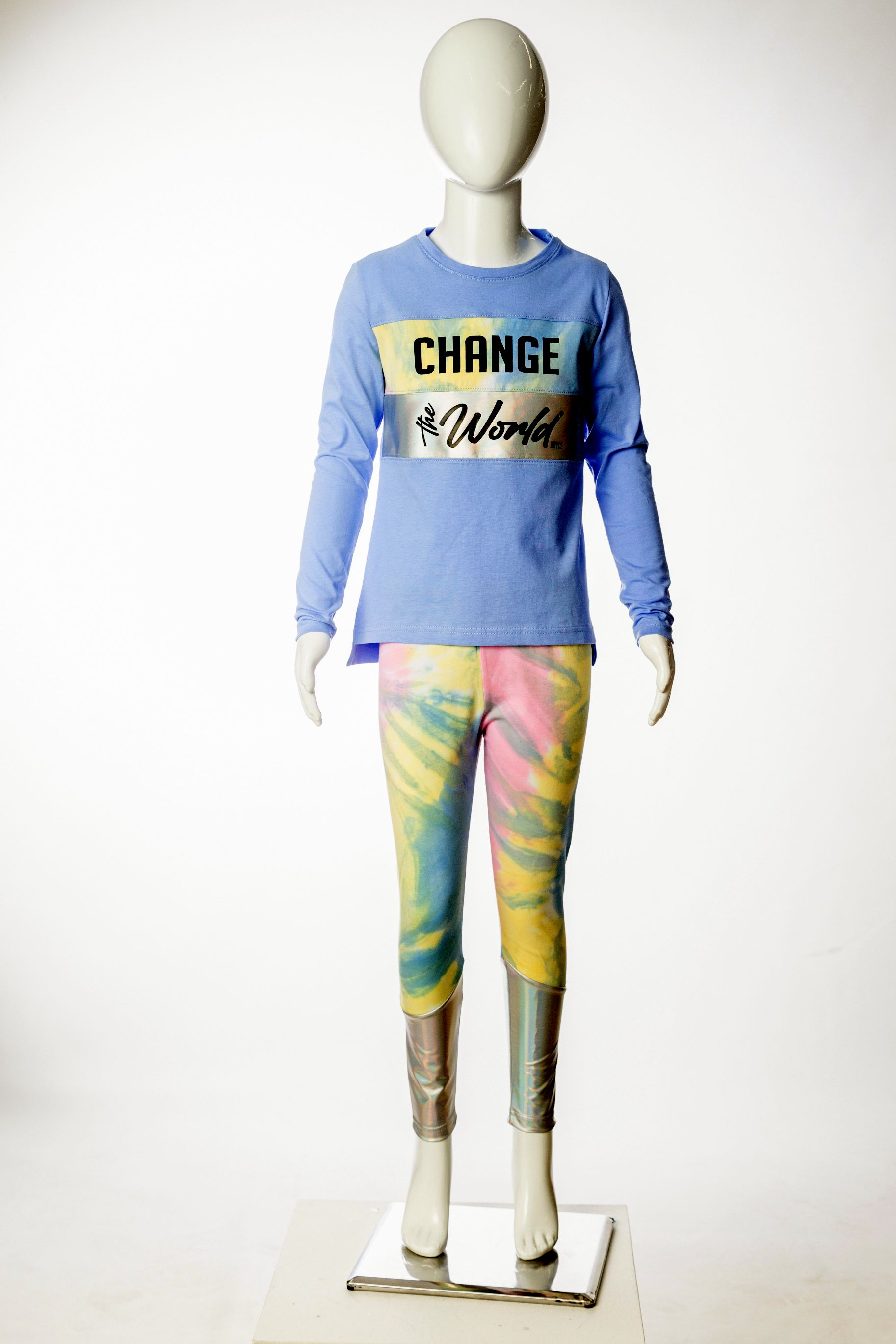 Dívčí souprava s legínami a tričkem "CHANGE THE WORLD"/Fialová, bílá Barva: Fialová, Velikost: vel. 6 (114/120 cm)