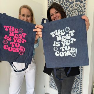 DÁREK🥳🤩 K nákupu nad 1000 Kč stylová a praktická nákupní taška. Právě teď ji dostanete k vašemu balíčku na www.mangas.cz....