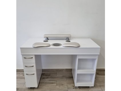 Slim so šuplíkmi v nohe