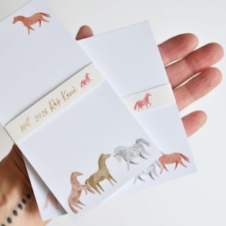 Lunární rok ohnivého Koně začíná už zítra 17. února. Prý to bude rok odvahy a důležitých rozhodnutí, ale také touhy po...