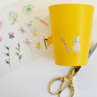 Jsem překvapená! 😍 V e-shopu zbývá poslední arch samolepek, které jsou vhodné i na sklo a porcelán. 🙌 Co s nimi budete...