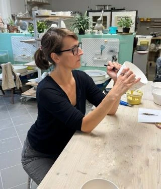 Pátek jako malovaný. 🙌 Ráno jsem jela k truhlářům do Plzně pro jídelní stůl (poslední fotka), nevešel se mi do auta, tak...