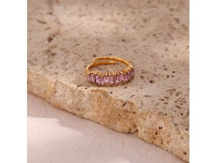 Pozlátený prsteň s ružovými zirkónmi