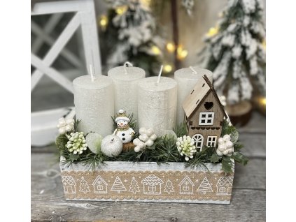 Házikós adventi hóemberrel