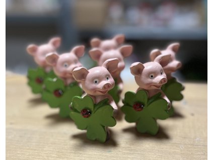 Nagy malacka lóherével