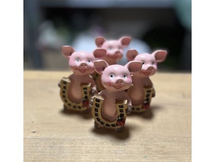 Nagy malacka patkóval