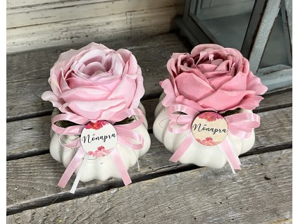 Rózsás kaspó nőnapra