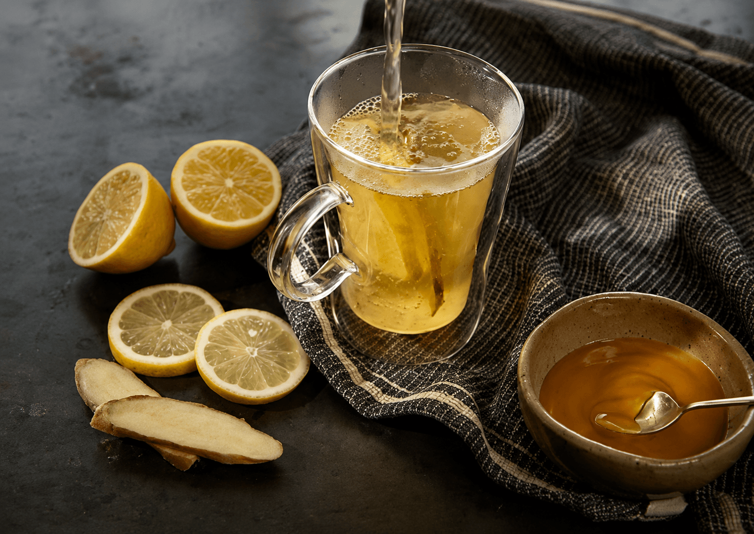 Manuka med: funguje na imunitu aj regeneráciu