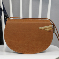  Unikátní dámská crossbody kabelka z pravé kůže v rezavé barvě, vyrobená ručně od Marabe