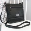 VINI MIDI – středně velká crossbody kabelka z pravé kůže pohled zezadu