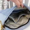 Crossbody taška z recyklovaných riflí s barevnou aplikací z kůže vnitřní prostor