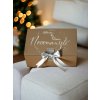 Elegantní luxusní dárkové balení s ručně psaným věnováním a stříbrnou mašlí