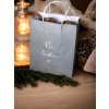 Elegantní luxusní dárkové balení s ručně psaným věnováním a stříbrnou mašlí