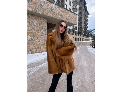 Nadčasová norka s golierom "V"