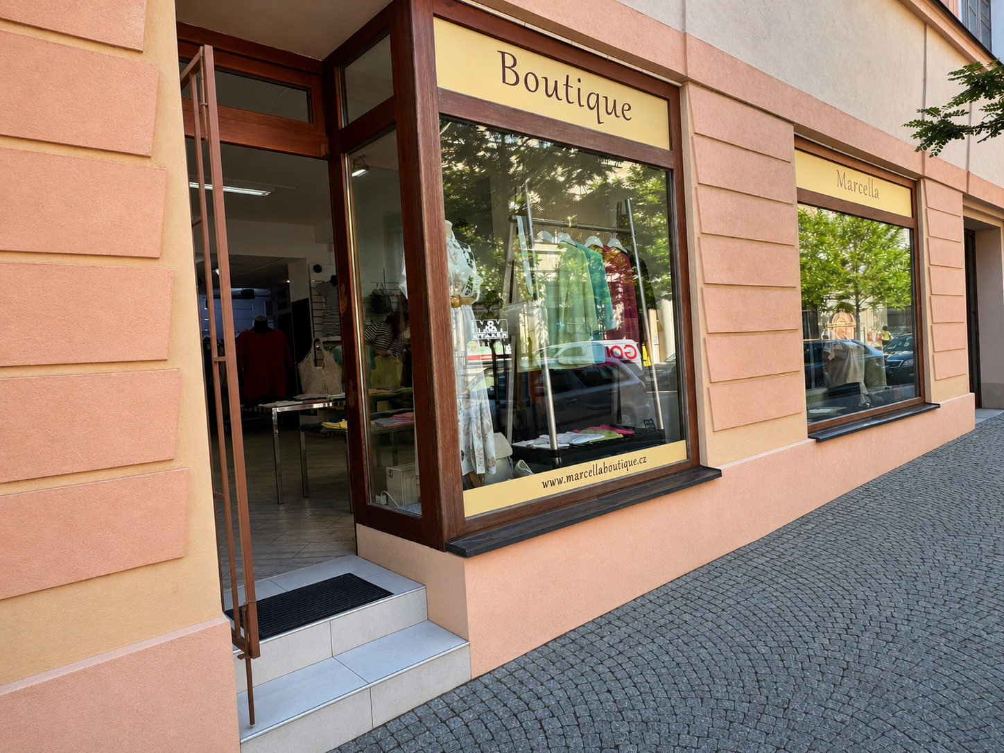 Exteriér prodejny Marcella Boutique