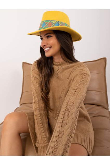 pol pl Hurtownia Camelowy dlugi sweter oversize z warkoczami 408838 2