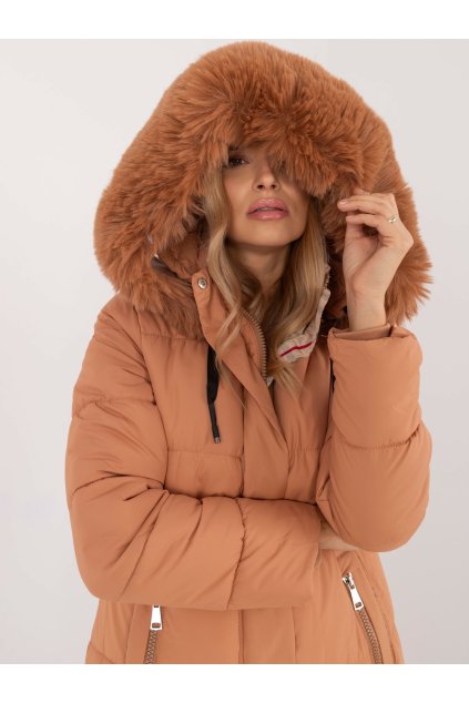 Prošívaná zimní bunda s kožíškem camel