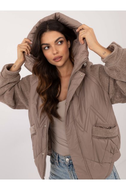 Přechodná bunda s kapucí a kapsami hnědá