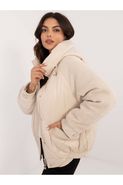 Přechodná bunda s kapucí a kapsami krémová