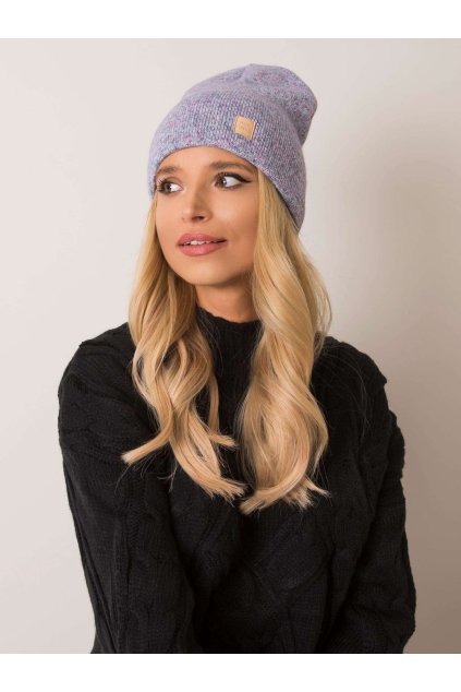 Krásná fialková čepice