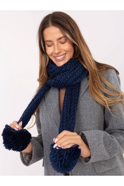 Pletená šála s bambulkami tmavě modrá