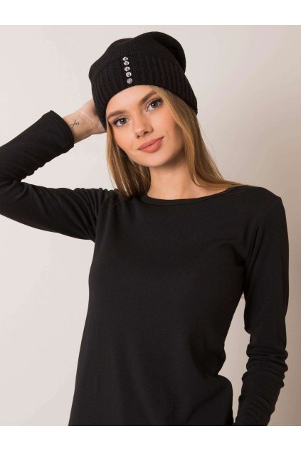 Čepice s jemnými detaily černá