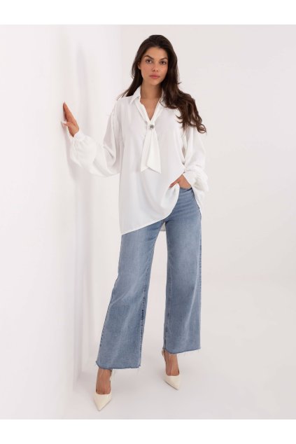 Elegantní halenka s broží