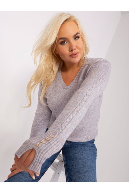 Šedý svetr s výstřihem do V a knoflíčky na rukávech