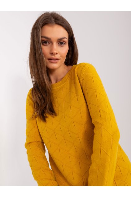 Klasický dámský svetr s jemným vzorem a kulatým výstřihem