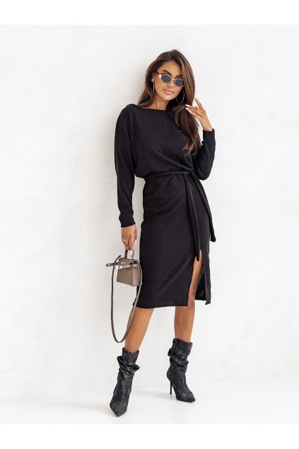 Černé šaty s rozparkem