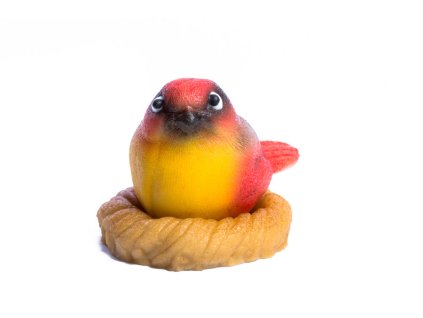 Červený ptáček v hnízdě z marcipánu