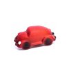 Červené auto „Brouk“ z marcipánu
