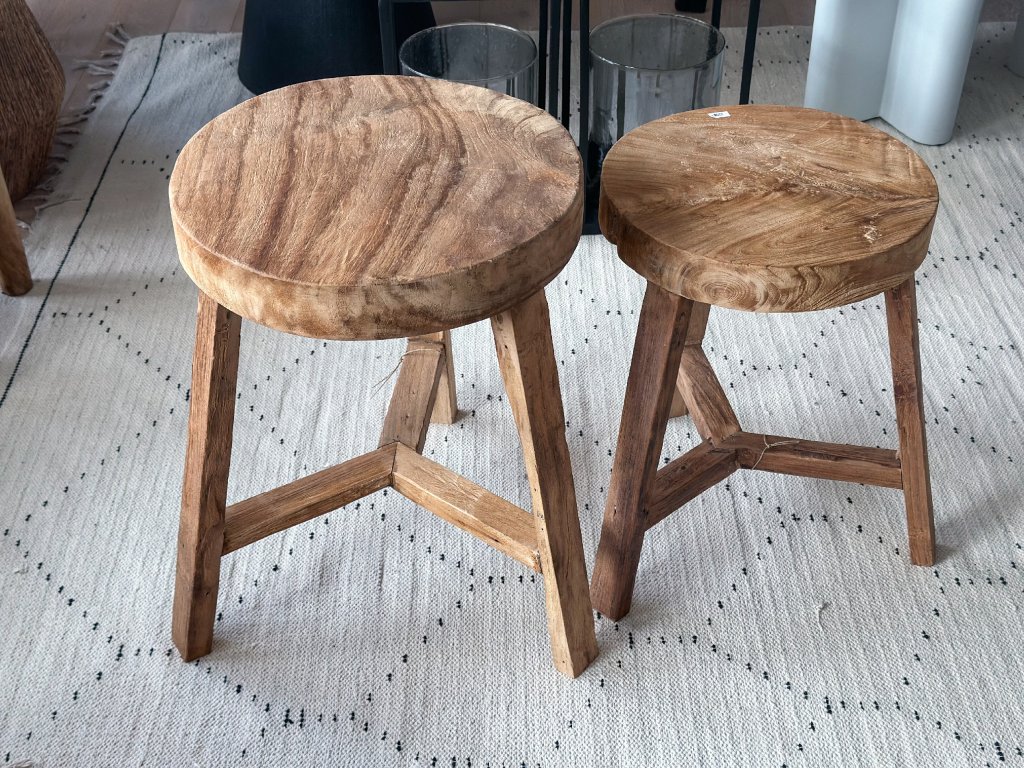 Stolička z teakového masivu