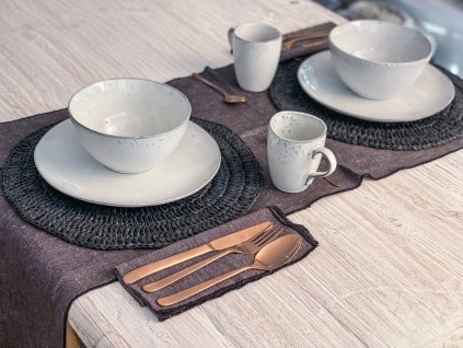 Běhoun/prostírka s černým lemem