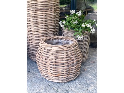 Koš z ratanu