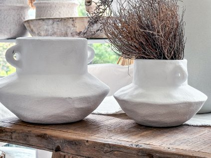 Váza s nerovným povrchem