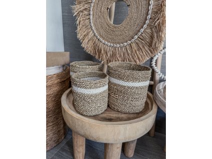 Košík z přírodního materiálu