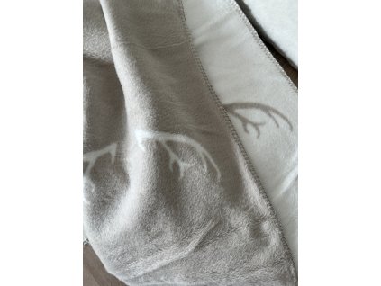 Zimní deka s motivem paroží