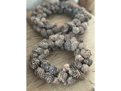 Věneček z modřínových šišek