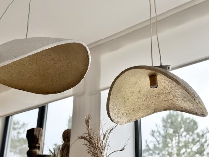 Závěsné světlo z papírmaše