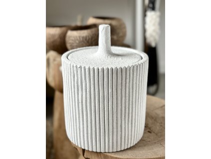 Dóza s víkem a jemným rýhováním