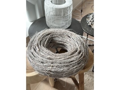 Věnec z jemného proutí