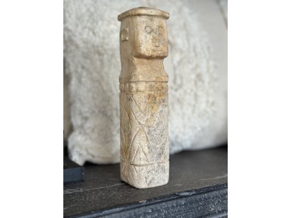 Soška ochránce z kamene