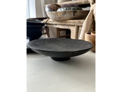 Dřevěný podnos na nožce