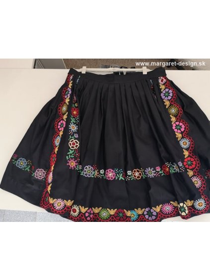 Dámska ručne vyšívaná zástera - čierna Detva