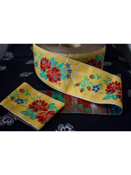 Krojová vyšívaná stuha žltá - 5,5 cm