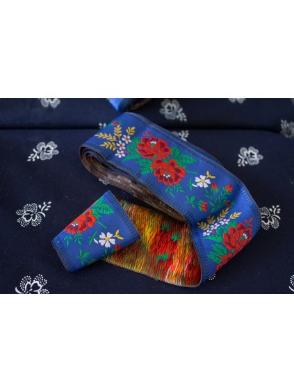 Krojová vyšívaná stuha modrá - 5,5 cm