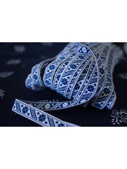 Krojová vyšívaná stuha tmavomodrá - 1,2 cm