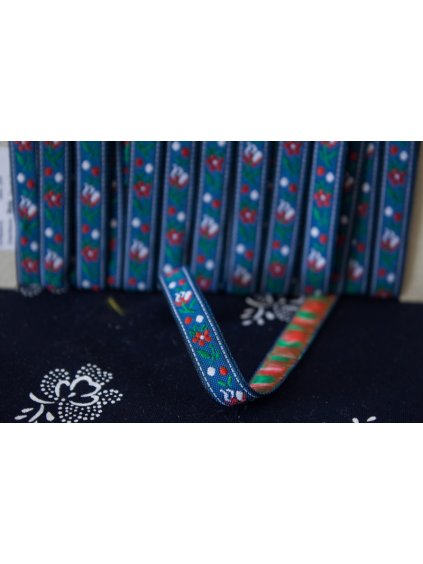 Krojová vyšívaná stuha modrá - 1 cm